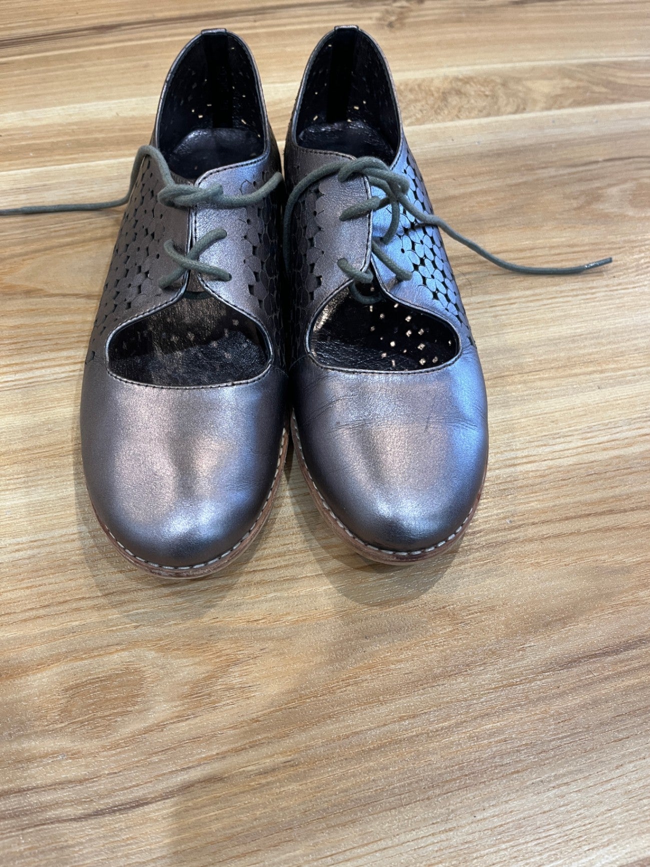 Django & Juliette Shoes Bronze Size 37 