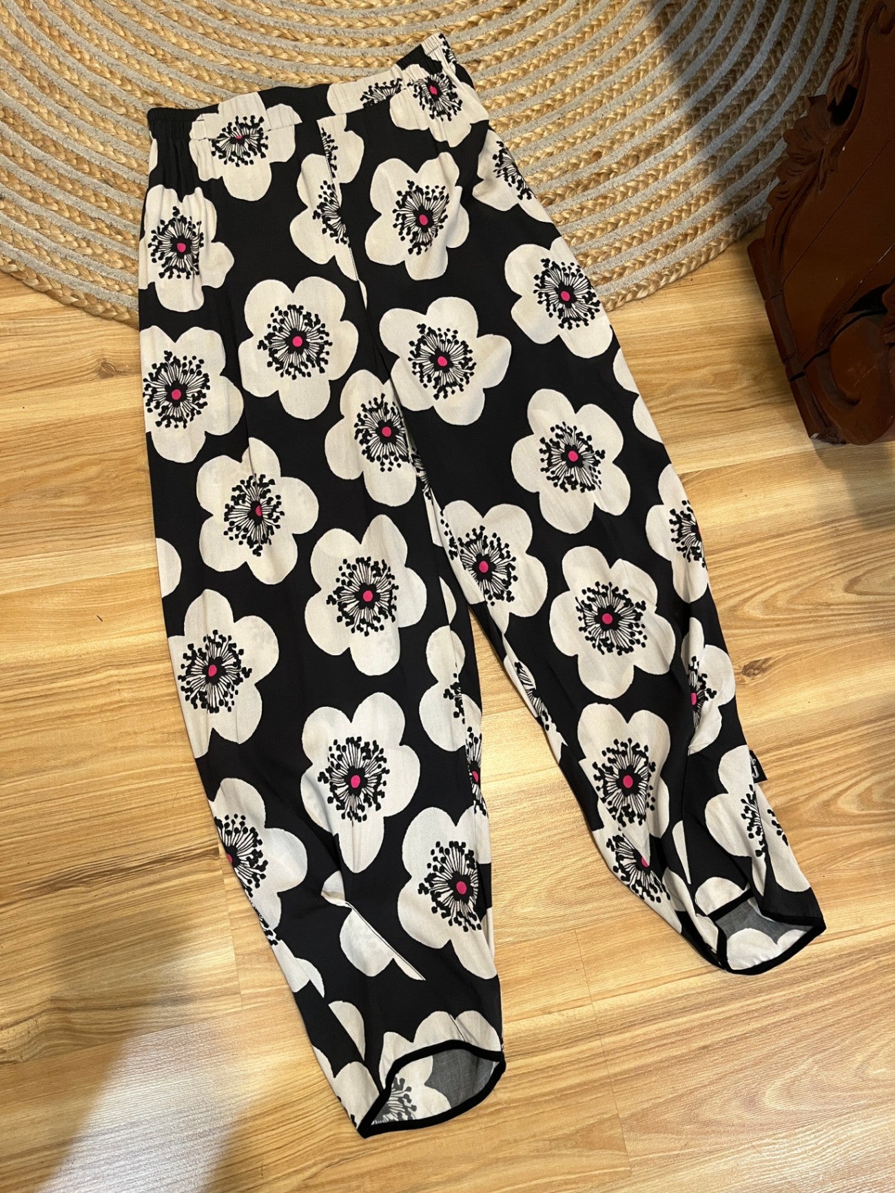 Jellicoe Pants Black/White Flowers Small