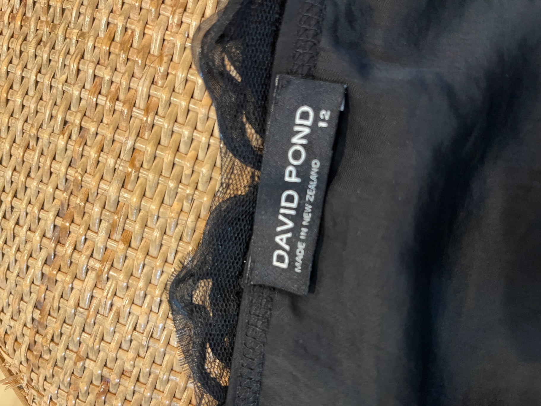 David Pond Black Top Rose features Size 12 