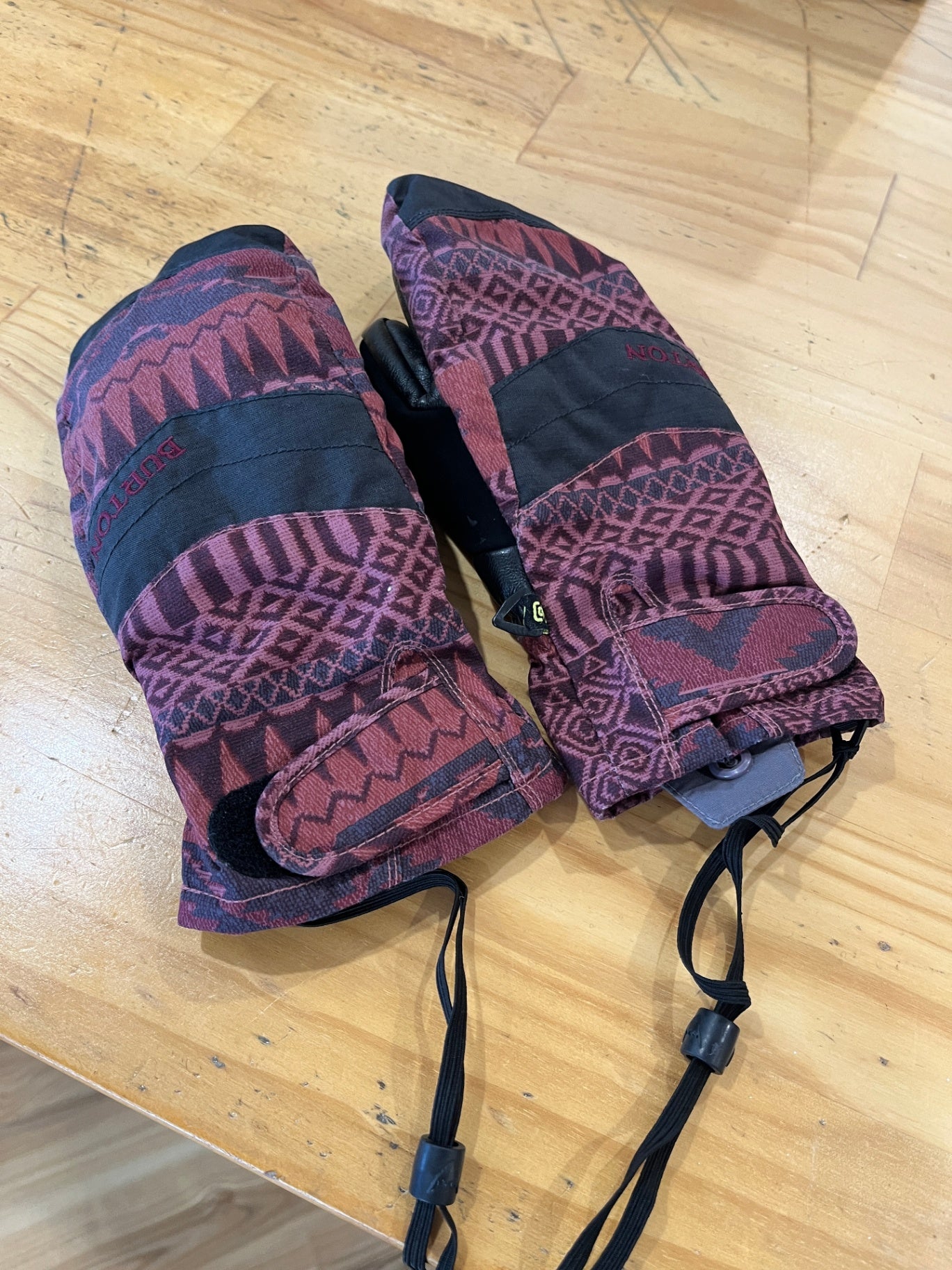 Dryride Aztec Designs Maroon Mittens 