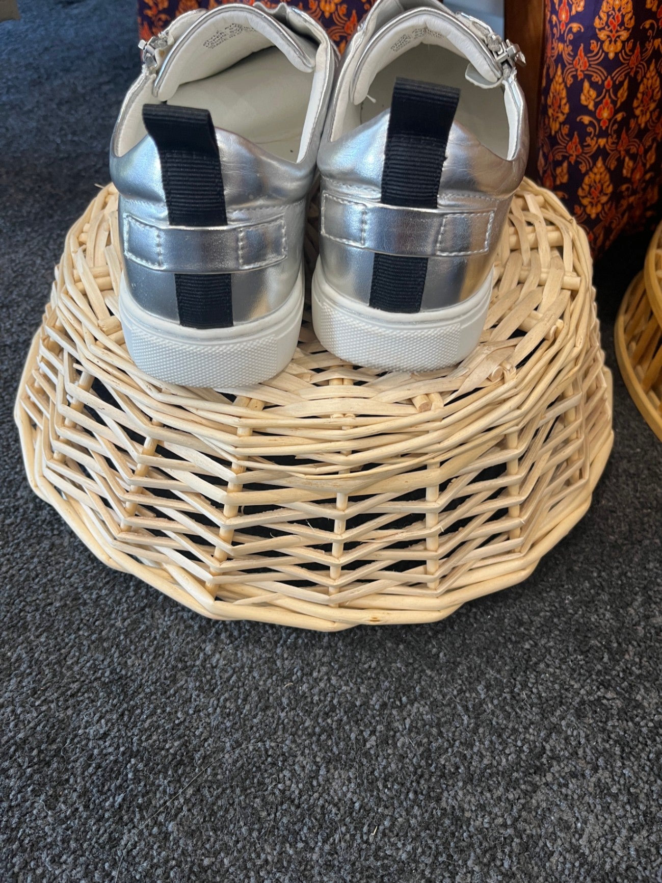 Taking Shape Flex Silver Shoes w/Zip Size 41 