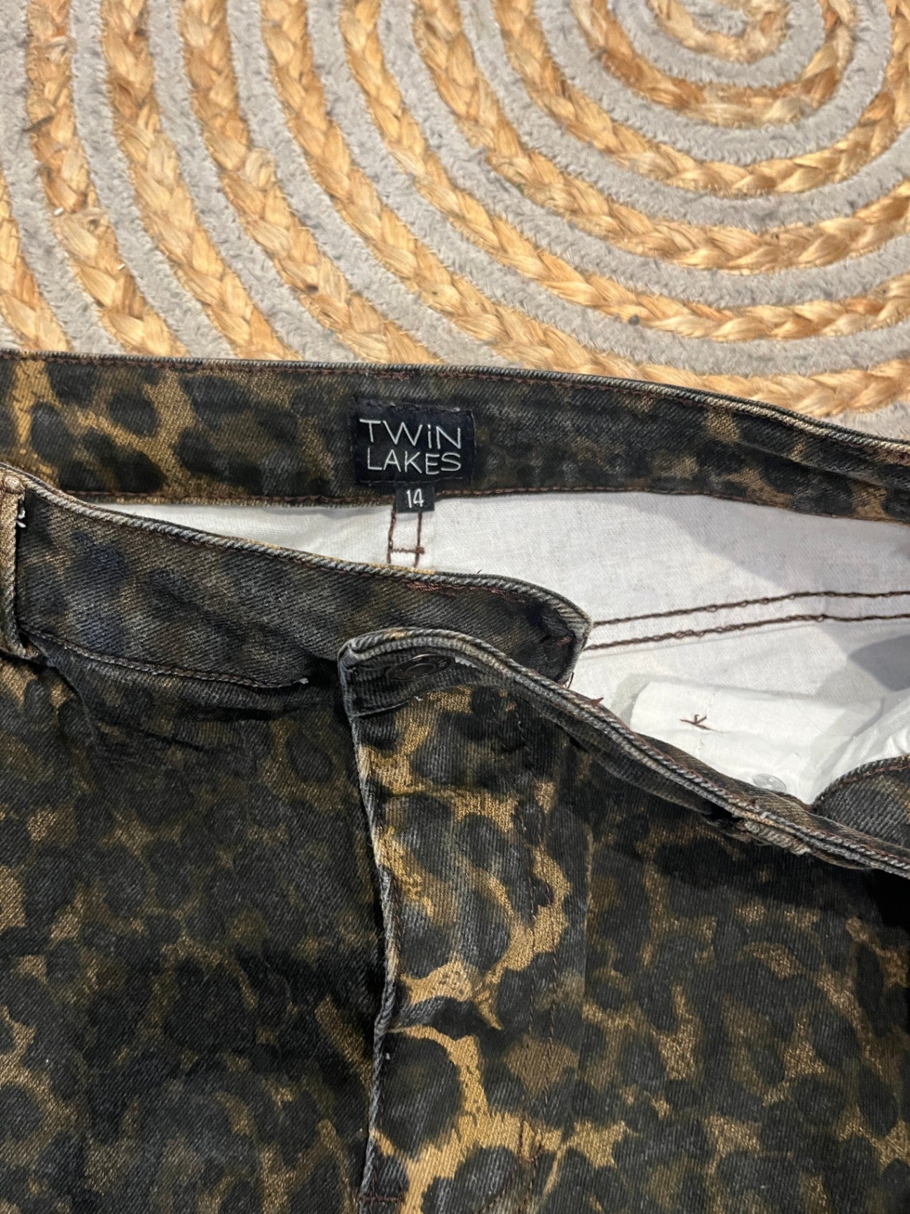 Twin Lakes Leopard Print Pants Size 14