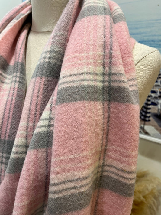 Pink/Grey Checkered Scarf