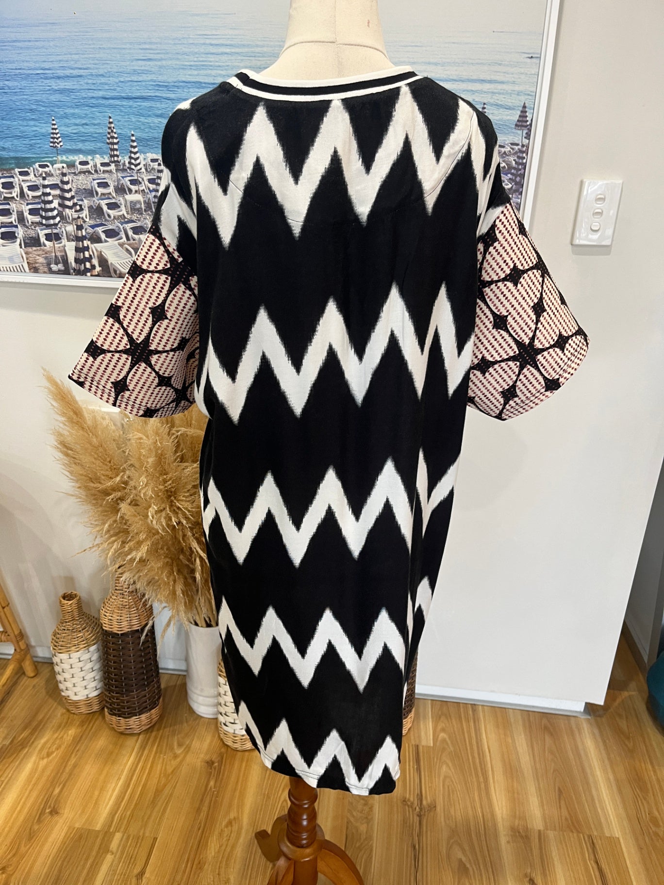 BNWT Native Rose Zigzag Patterned Dress Size L