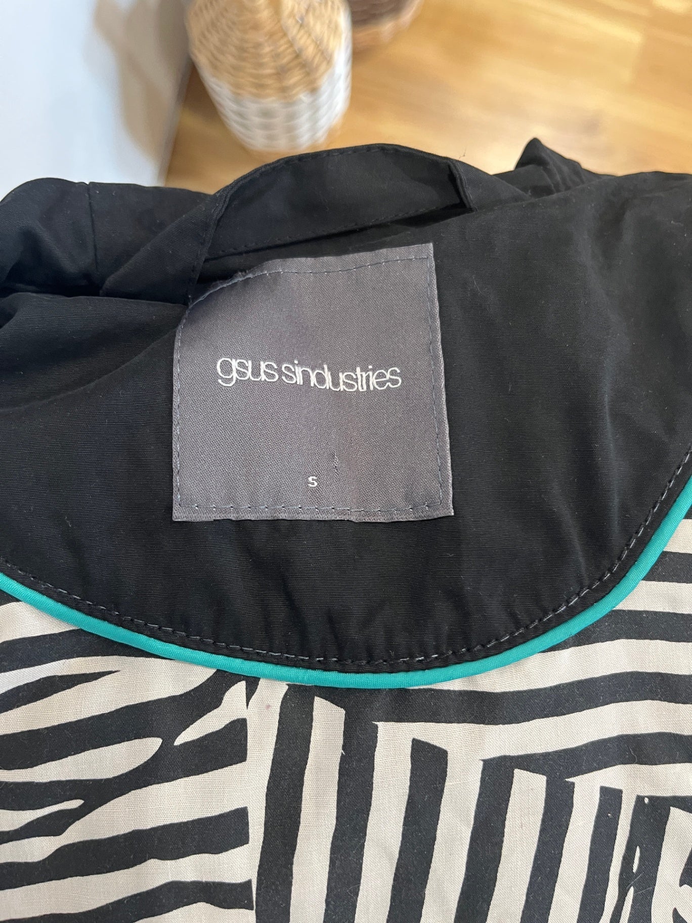 gsus sindustries Black Jacket w/hood Size Small