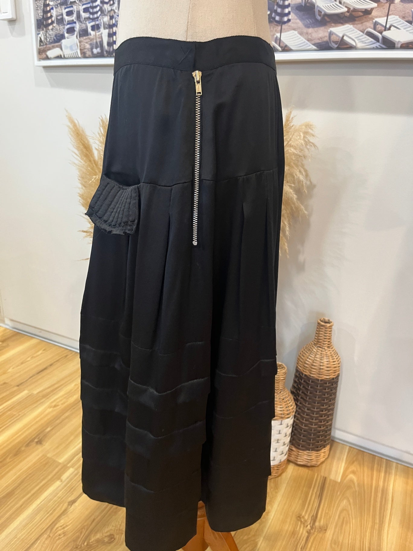 Easton Pearson Black Skirt with Feature Pockets, Size Medium