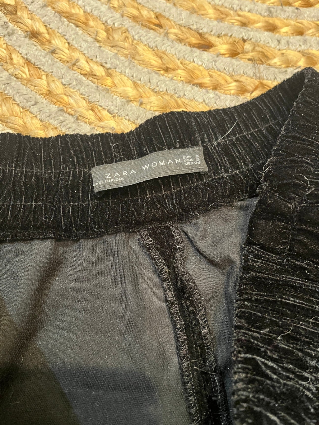 ZARA WOMAN Black Velvet Pants w/Embroidered Flowers, M