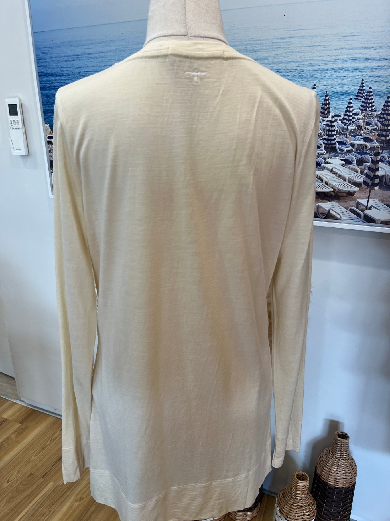 untouched world Top Small Cream