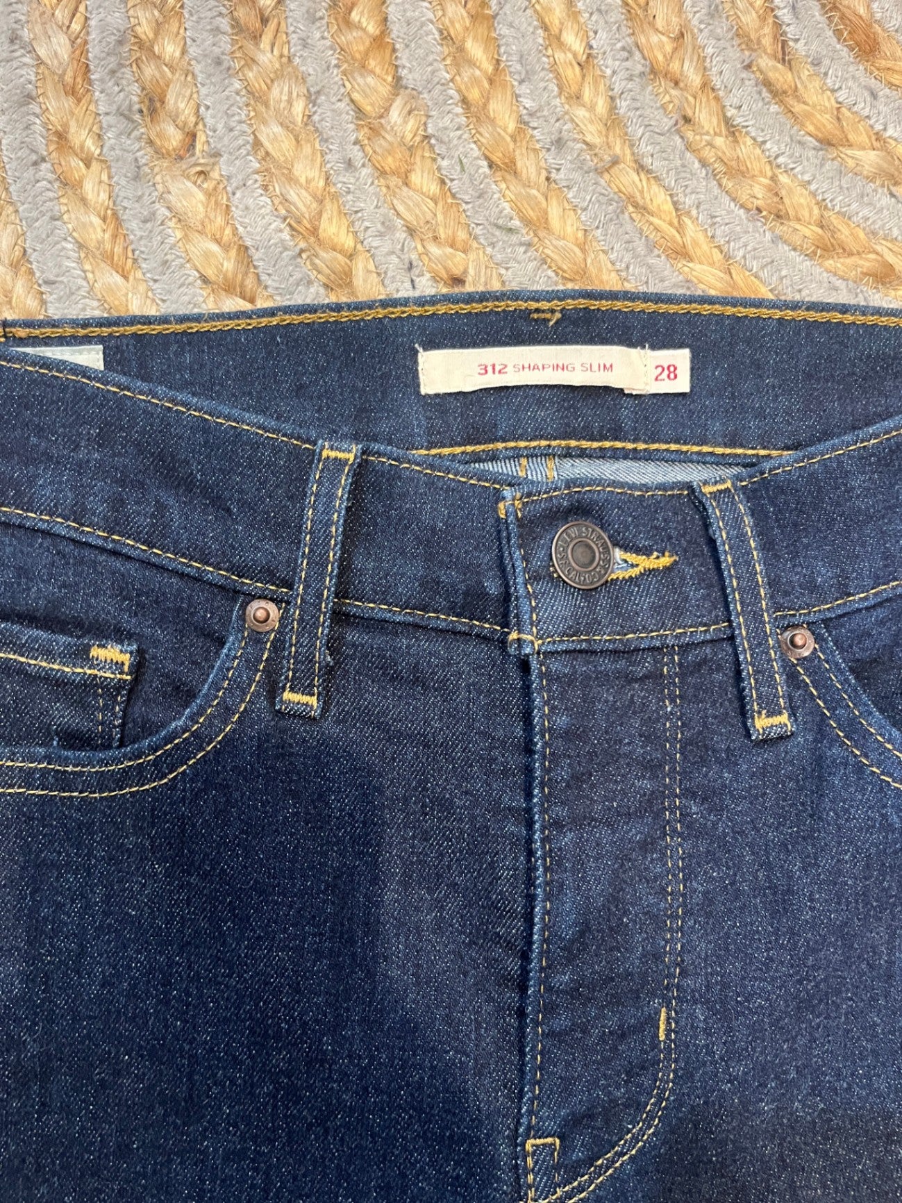 Levi's 312 Jeans Shaping Slim Dark Blue Size 28