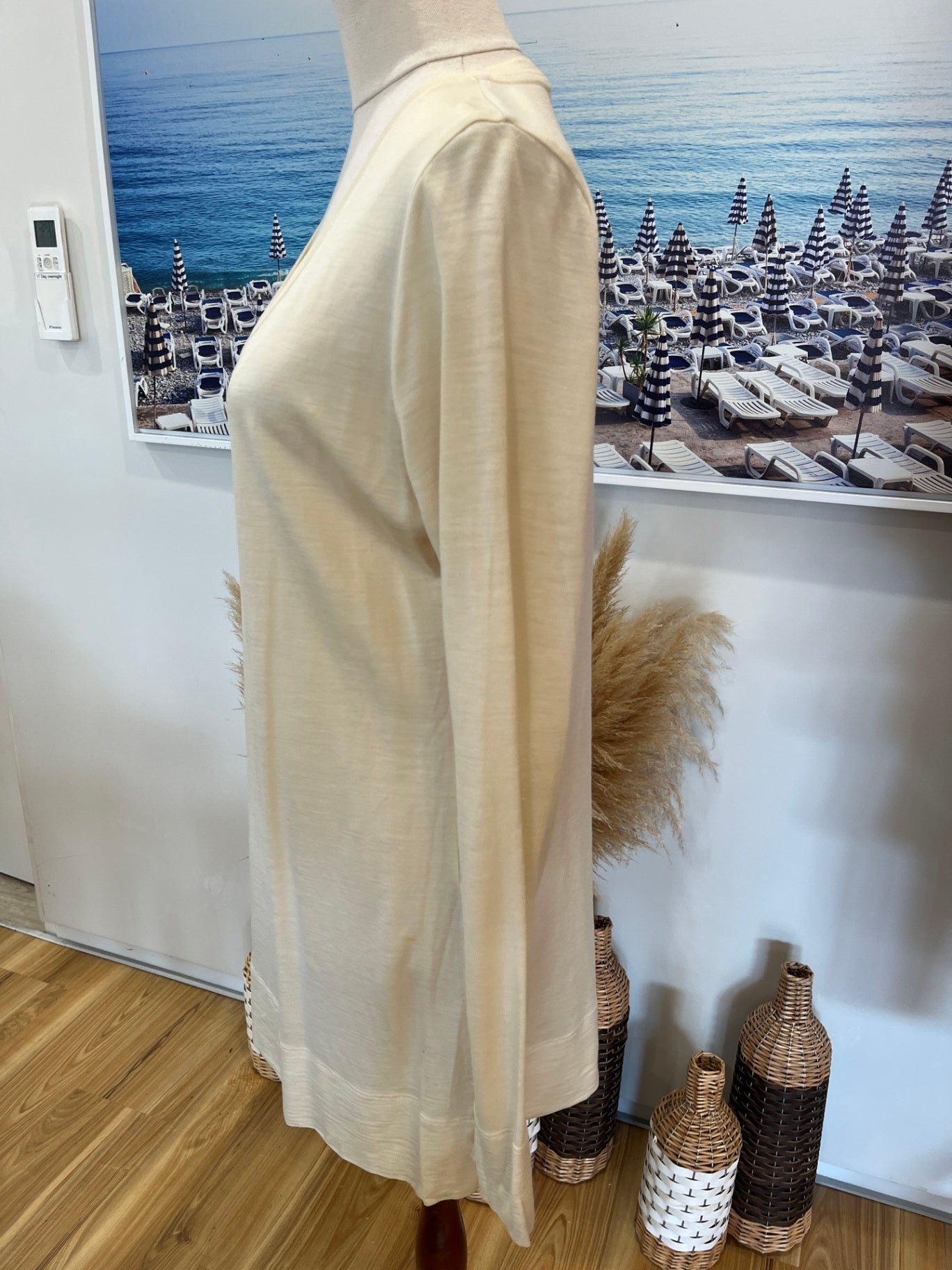 untouched world Top Small Cream