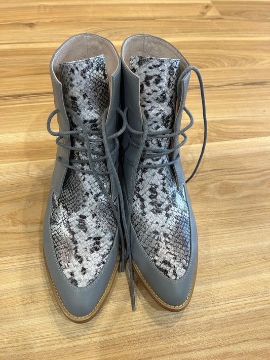 Oli Grey Leather Ankle Boots – Snakeskin Detail | Size 40