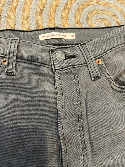 [SALE] Levi’s Ribcage Ankle Straight Jeans | Mid Grey | Size 28