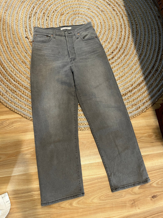 [SALE] Levi’s Ribcage Ankle Straight Jeans | Mid Grey | Size 28