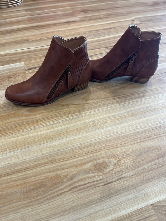 [SALE] BNWOT Step On Air Tan Faux Leather Boots | Dual Zip | Size 8