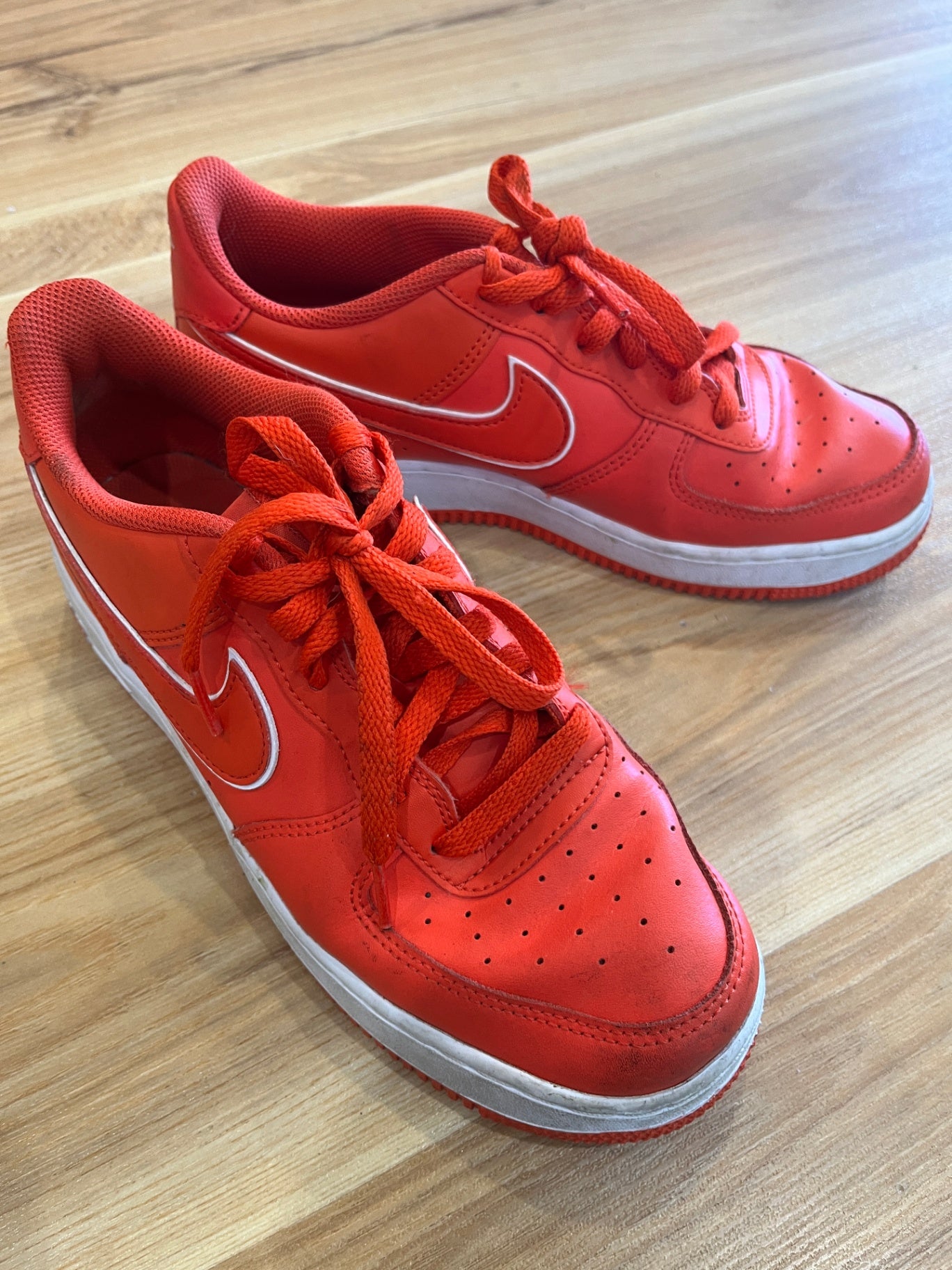 [SALE] Nike Red/Orange Sneakers | Youth Size 7 / EU 40