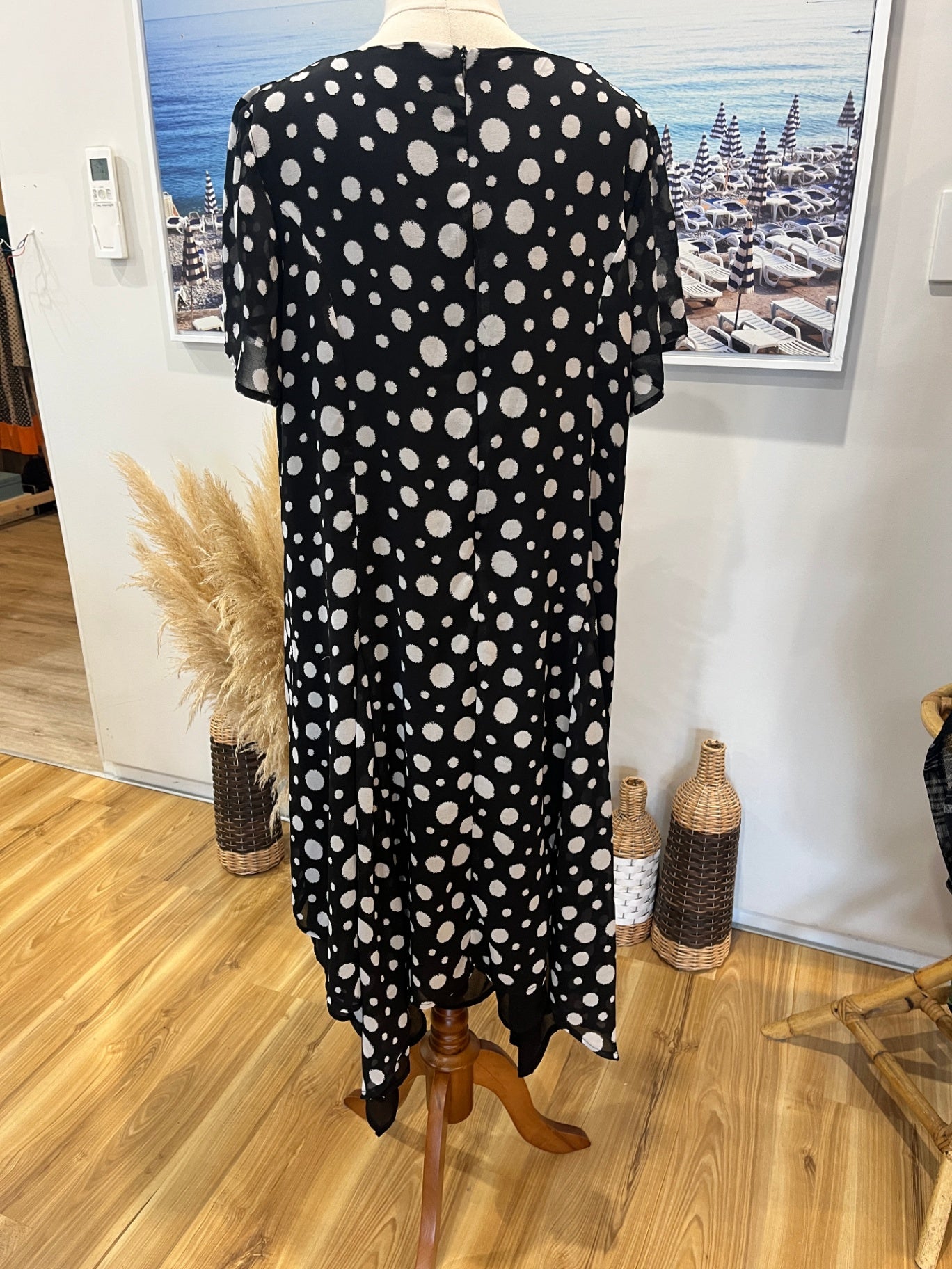 Mesmerise Black & White Polka Dot Pattern Dress Size 22