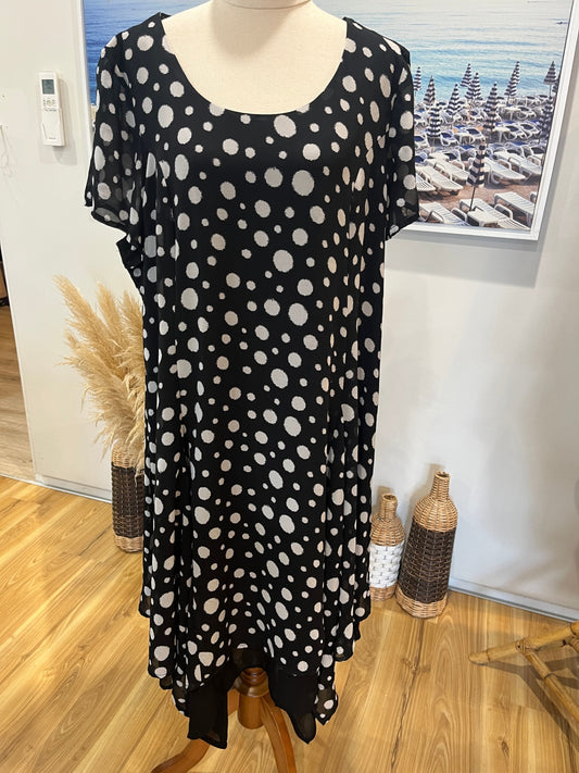 Mesmerise Black & White Polka Dot Pattern Dress Size 22