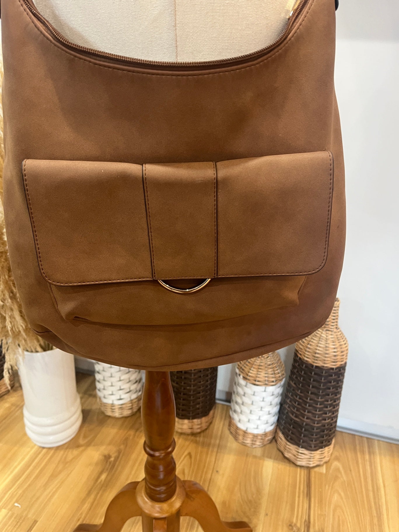 Light Brown Faux Leather Tote/Shoulder Bag – Gold Hardware & Zip Up