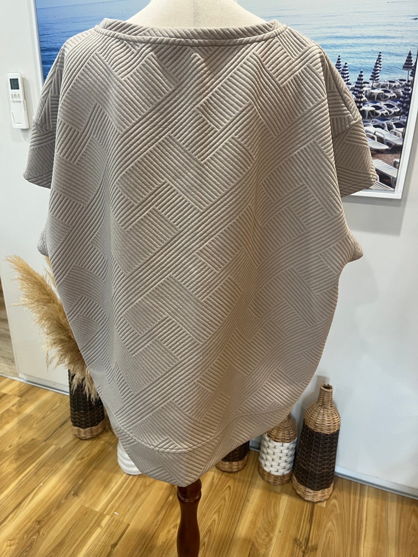 Seen and Be Seen Beige Top Size L – Cross Hatch Detail