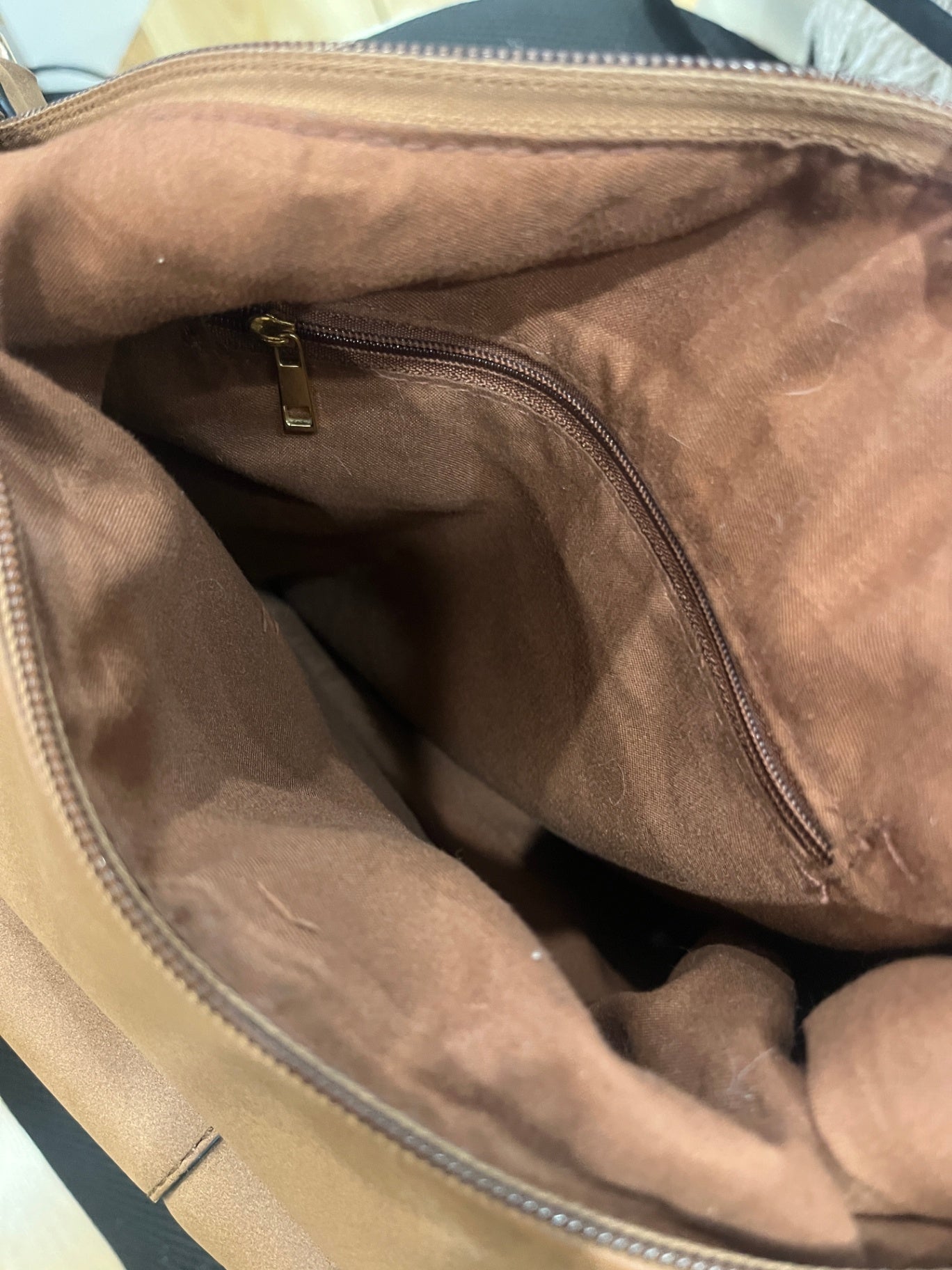 Light Brown Faux Leather Tote/Shoulder Bag – Gold Hardware & Zip Up
