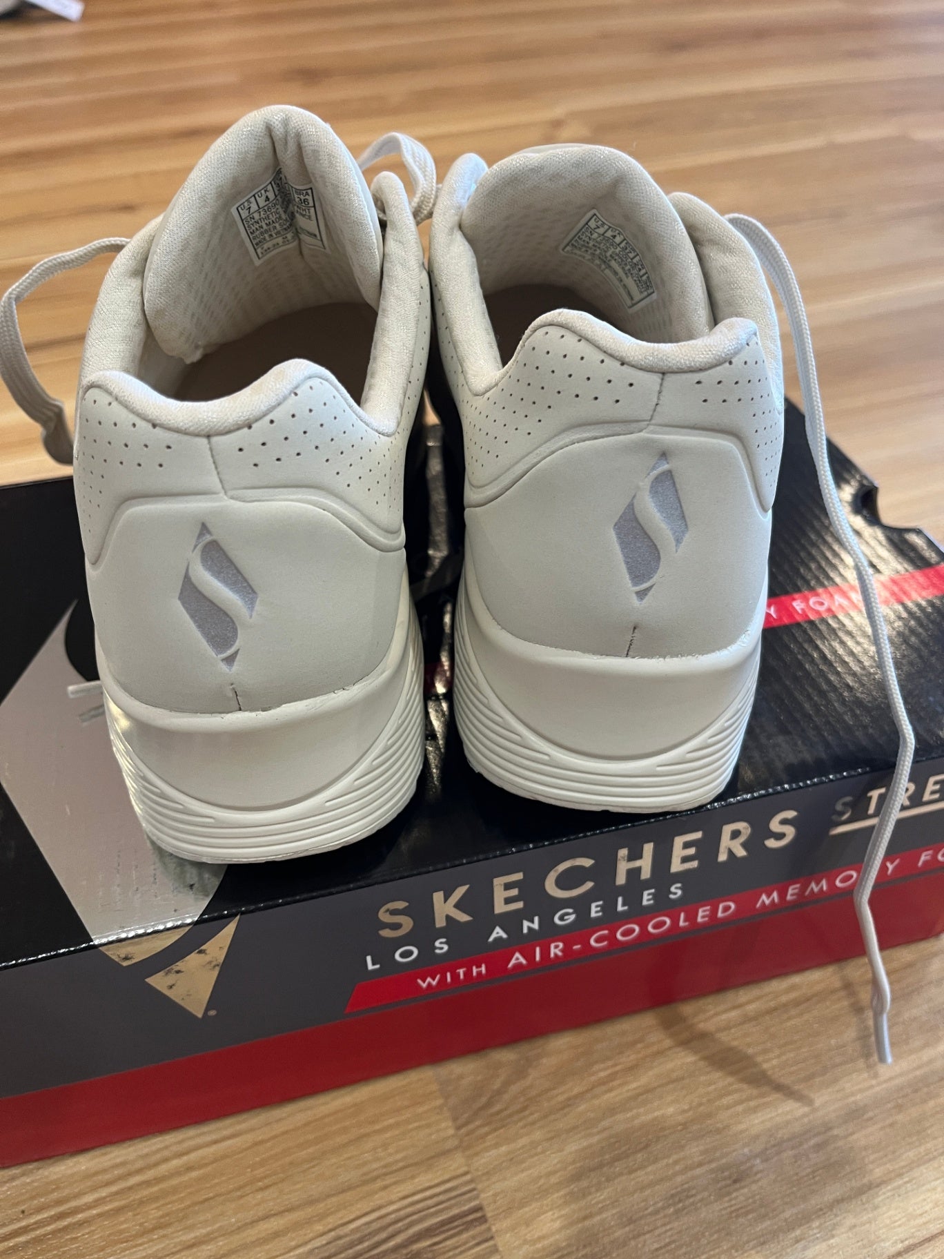 Skechers Stand On Air Cream Sneakers Size 7 – BNWOT