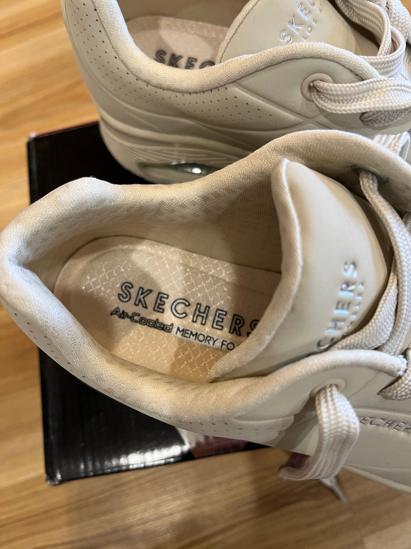 Skechers Stand On Air Cream Sneakers Size 7 – BNWOT