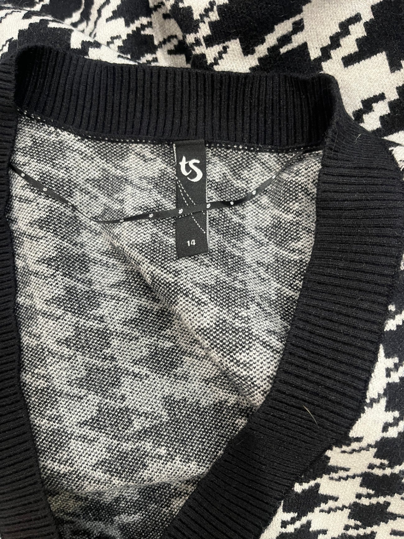 Taking Shape Houndstooth Black & Grey V-Neck Vest | Size 14