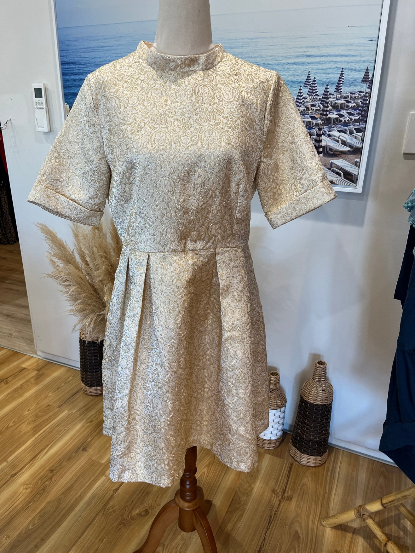Vintage Rose Retro Gold Dress | Knee-Length | Short Sleeve | Size 14 | Old-School Charm