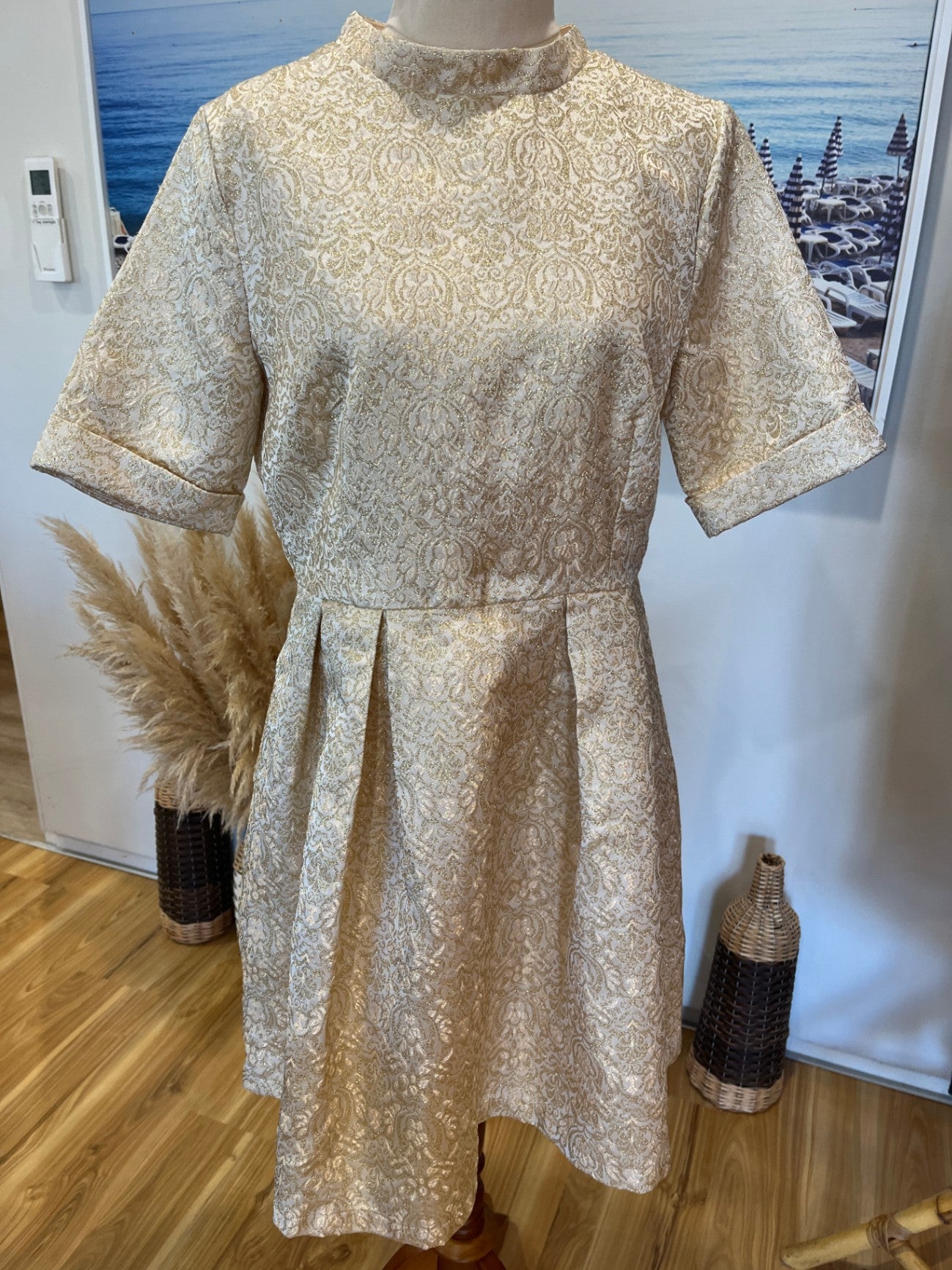 Vintage Rose Retro Gold Dress | Knee-Length | Short Sleeve | Size 14 | Old-School Charm