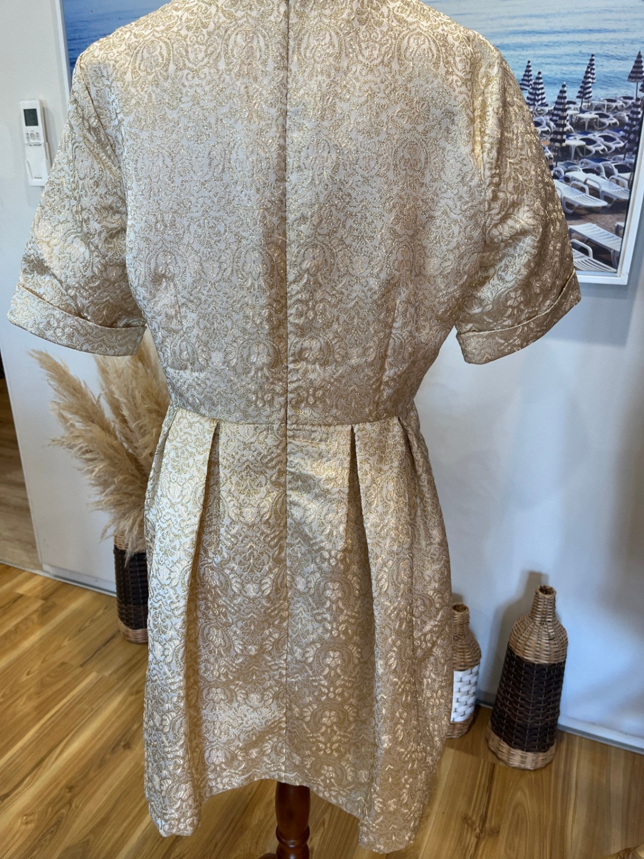 Vintage Rose Retro Gold Dress | Knee-Length | Short Sleeve | Size 14 | Old-School Charm