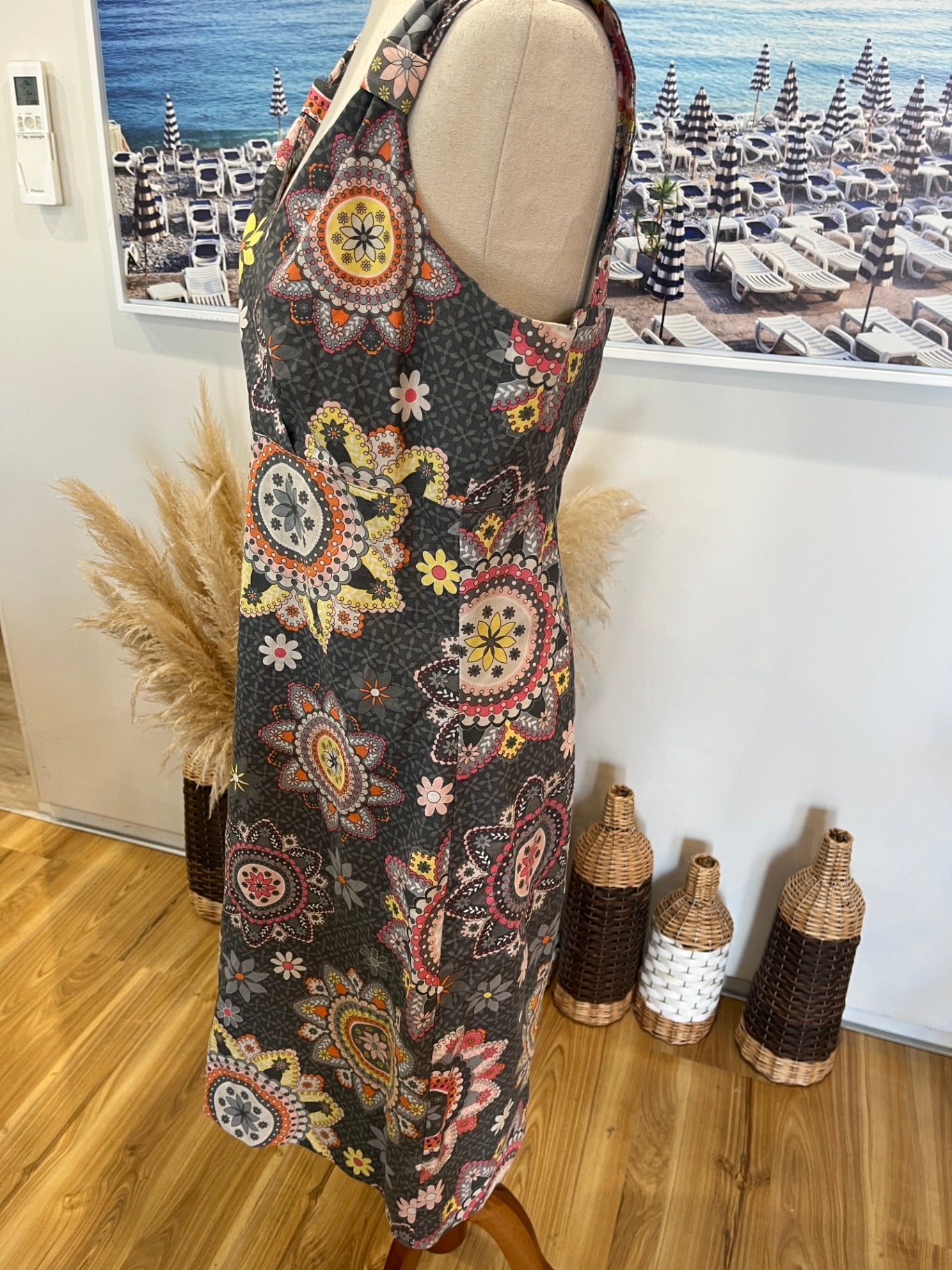 Vintage Heaven Knee-Length Dress — Size 12 Grey with Floral Print