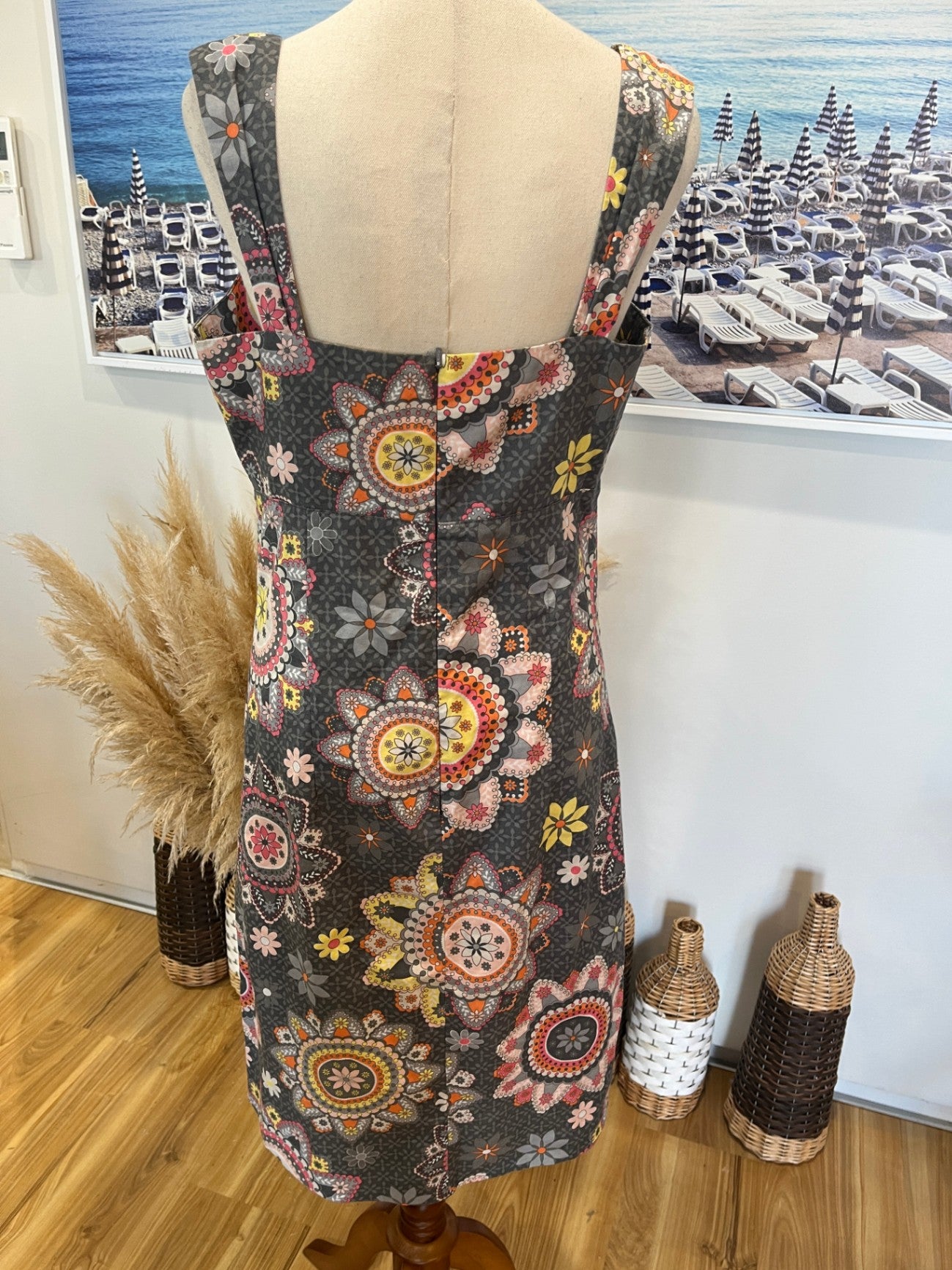 Vintage Heaven Knee-Length Dress — Size 12 Grey with Floral Print
