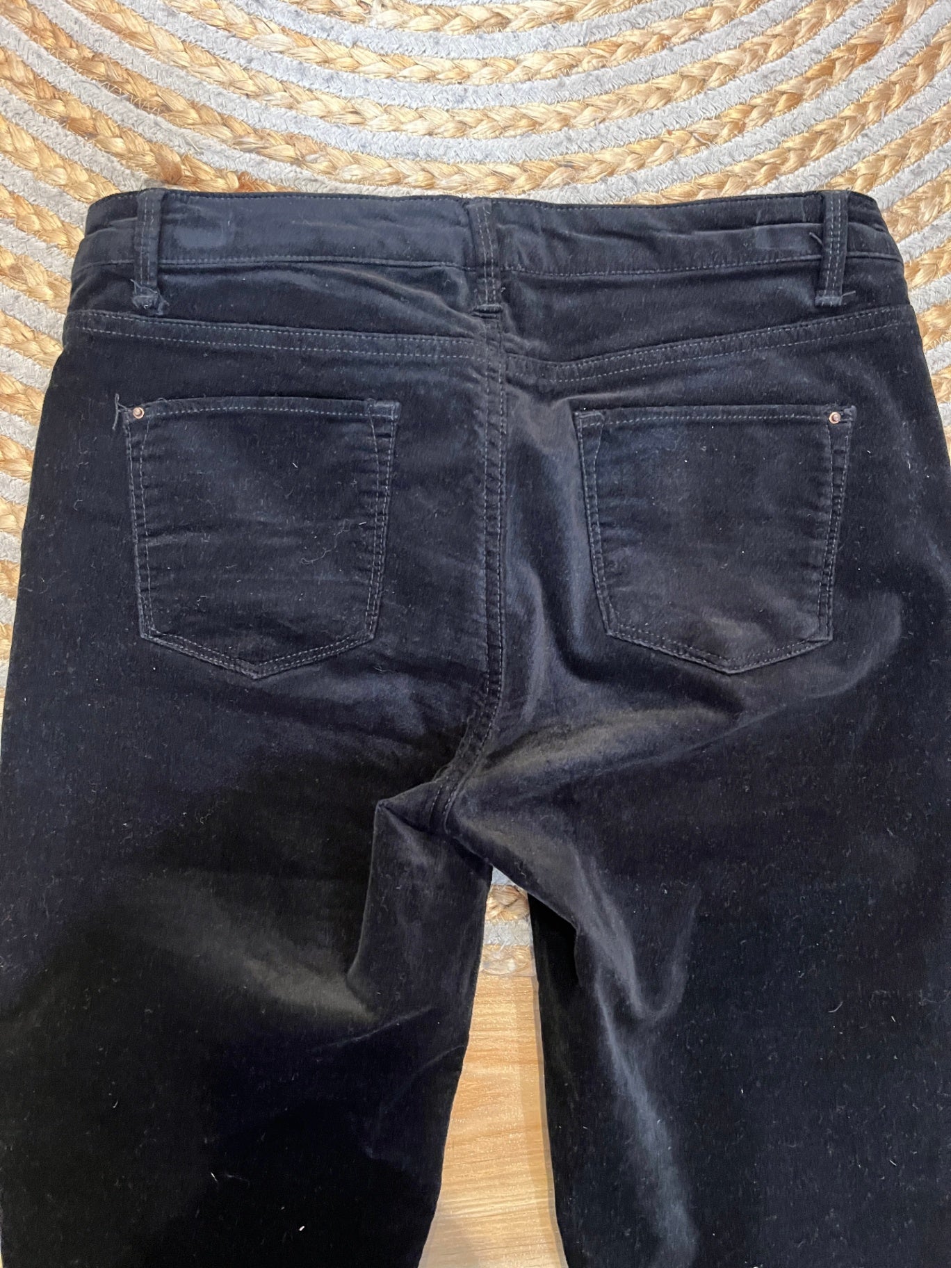 Country Road Velvet Black Jeans – Stylish & Eye-Catching, Size 6