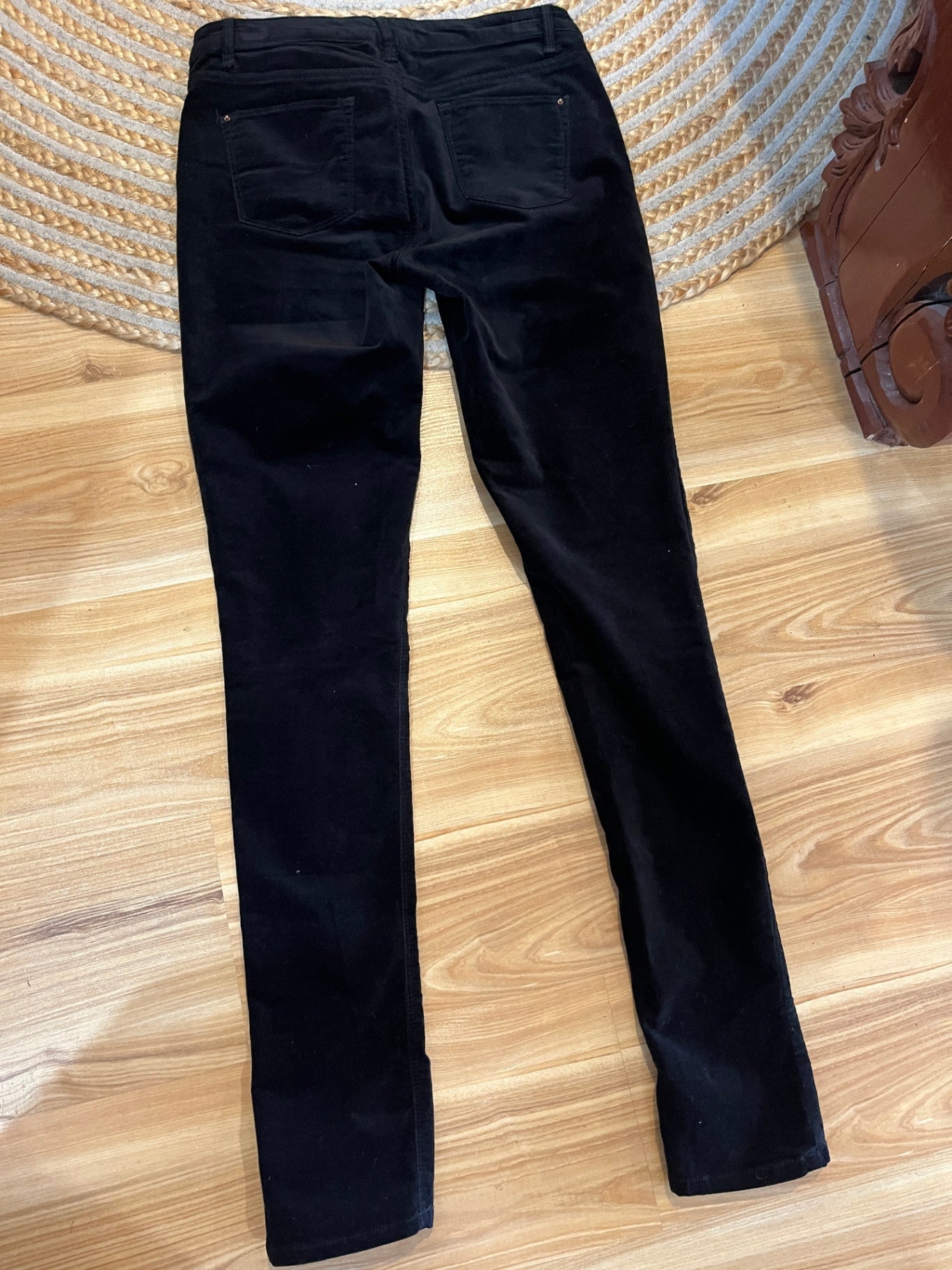 Country Road Velvet Black Jeans – Stylish & Eye-Catching, Size 6