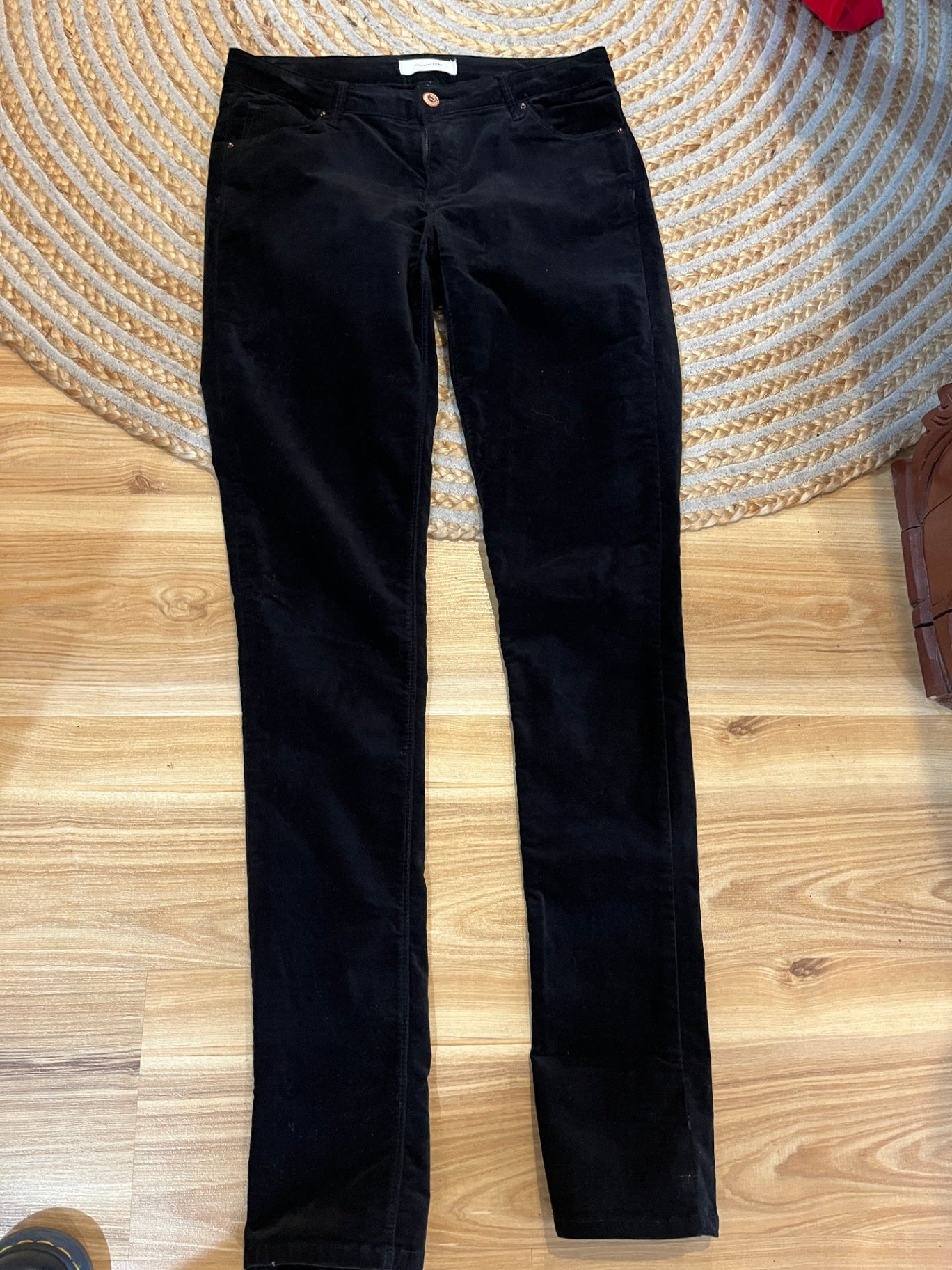 Country Road Velvet Black Jeans – Stylish & Eye-Catching, Size 6