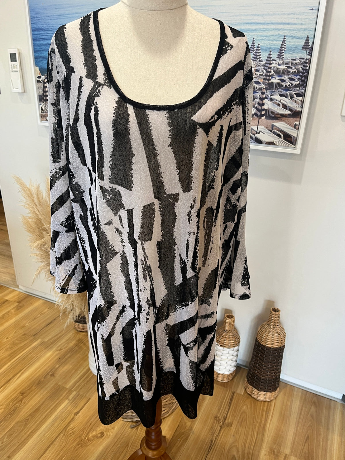 Taking Shape Black & White Tunic Top – 3/4 Sleeves, Large