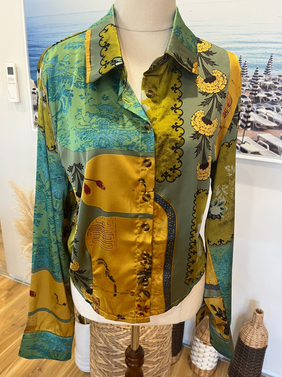 Mirrou Green Fauna Print Collared Blouse – Size 14
