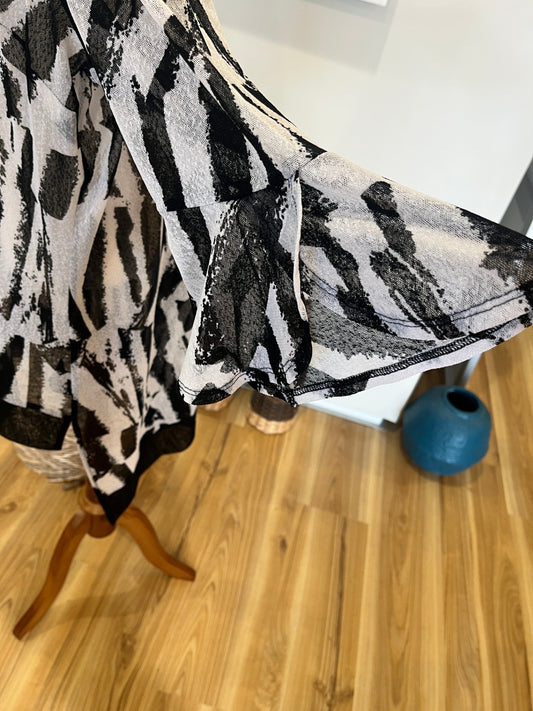 Taking Shape Black & White Tunic Top – 3/4 Sleeves, Large