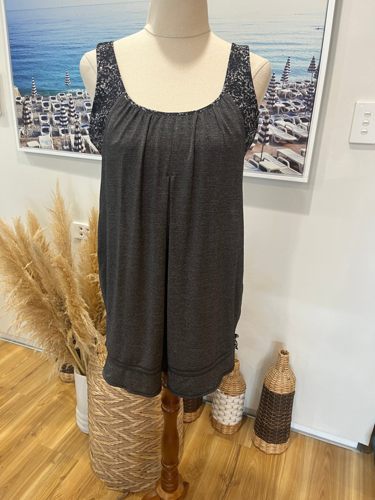 Lululemon Grey & Black Top XL – Lulu Size 12 / Kiwi Size 16