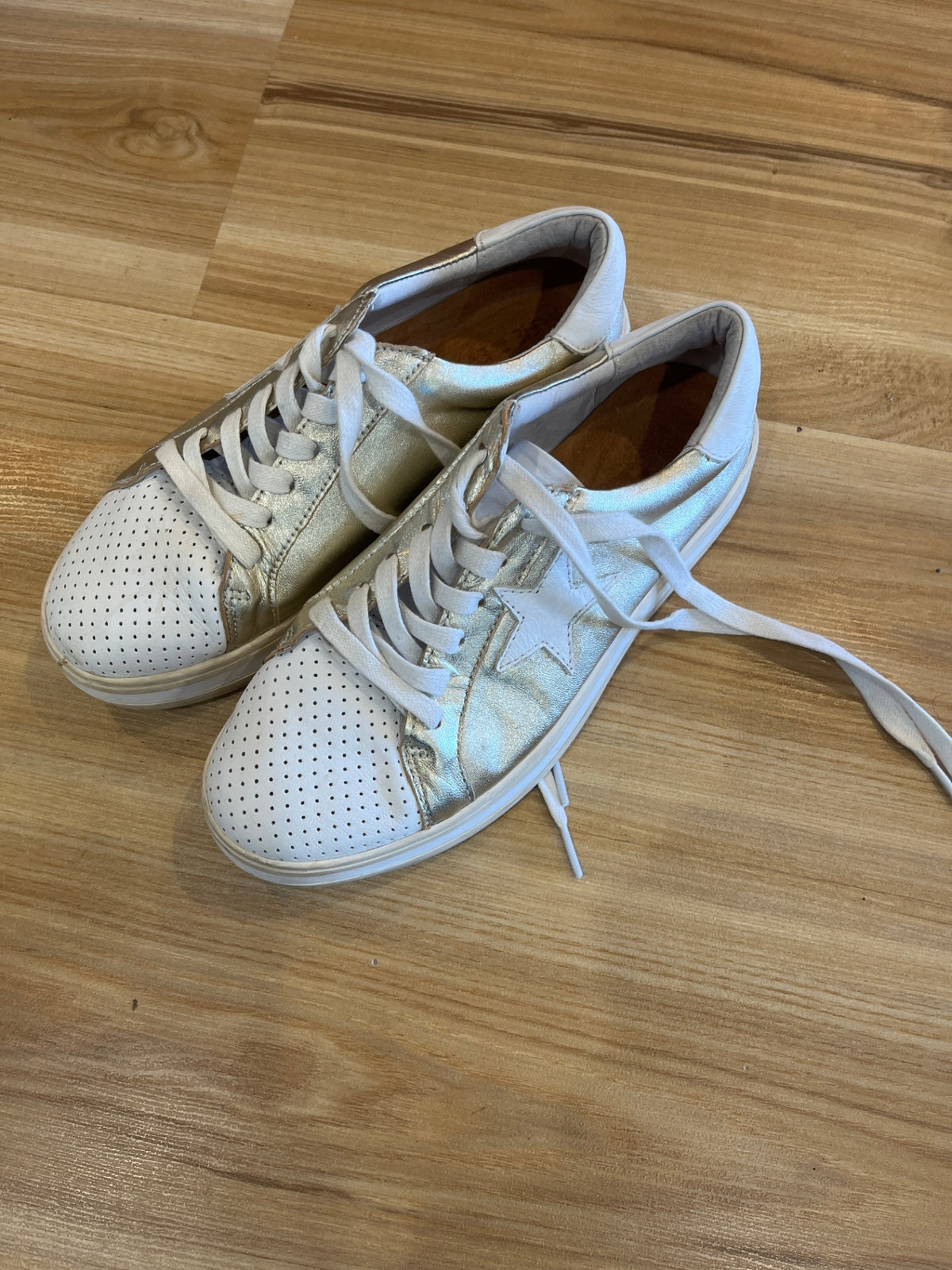 Alfie & Evie White & Gold Sneakers – EU 39