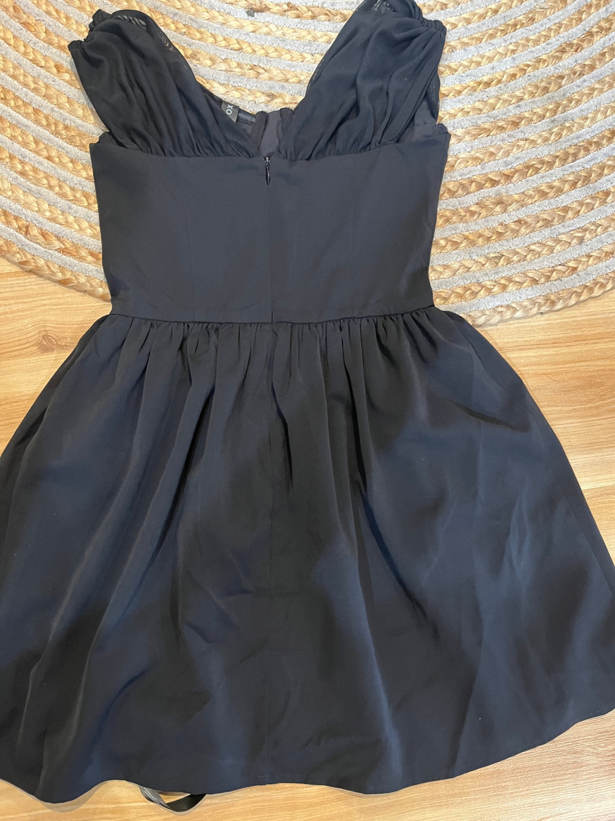 White Fox Black Off-Shoulder Mini Dress – XS