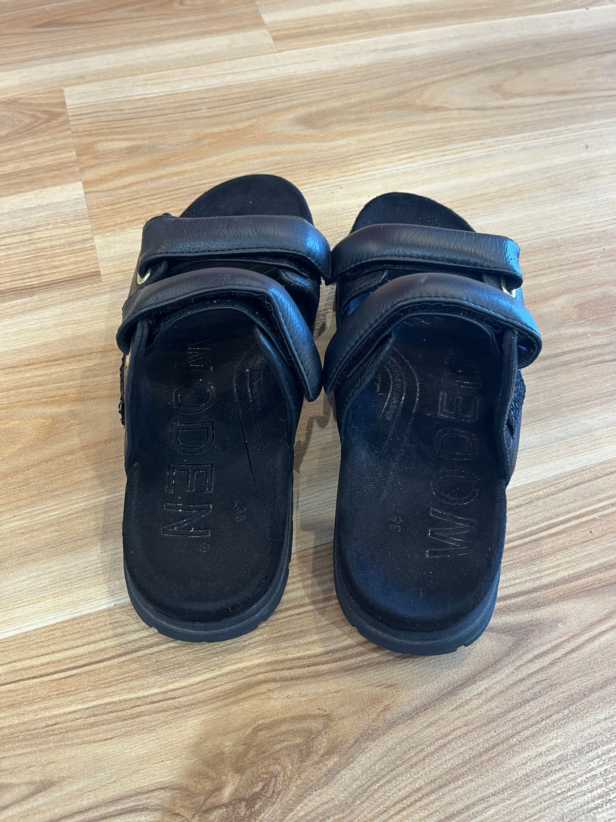 Woden Black Adjustable Strap Slides – EU 38