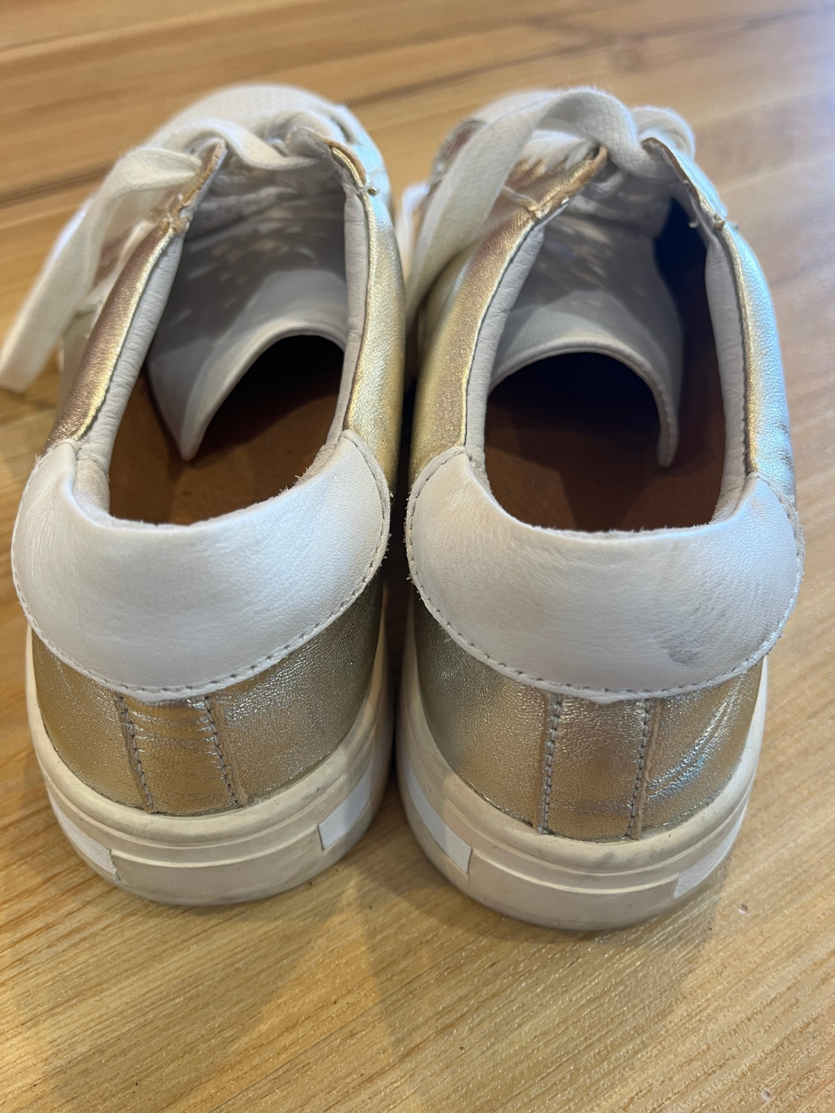 Alfie & Evie White & Gold Sneakers – EU 39