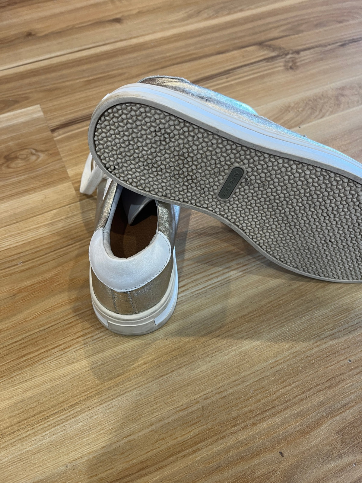 Alfie & Evie White & Gold Sneakers – EU 39