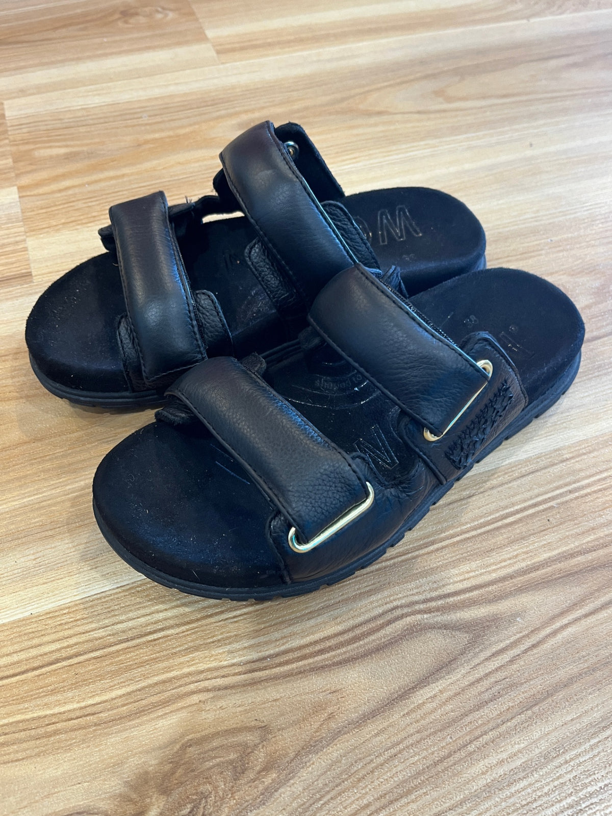 Woden Black Adjustable Strap Slides – EU 38