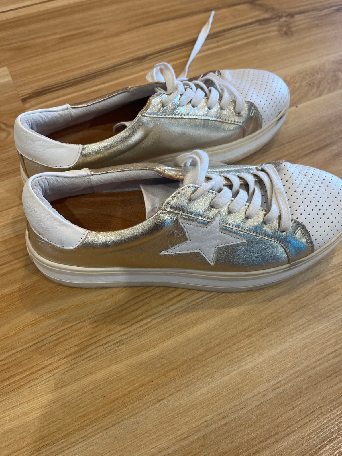 Alfie & Evie White & Gold Sneakers – EU 39