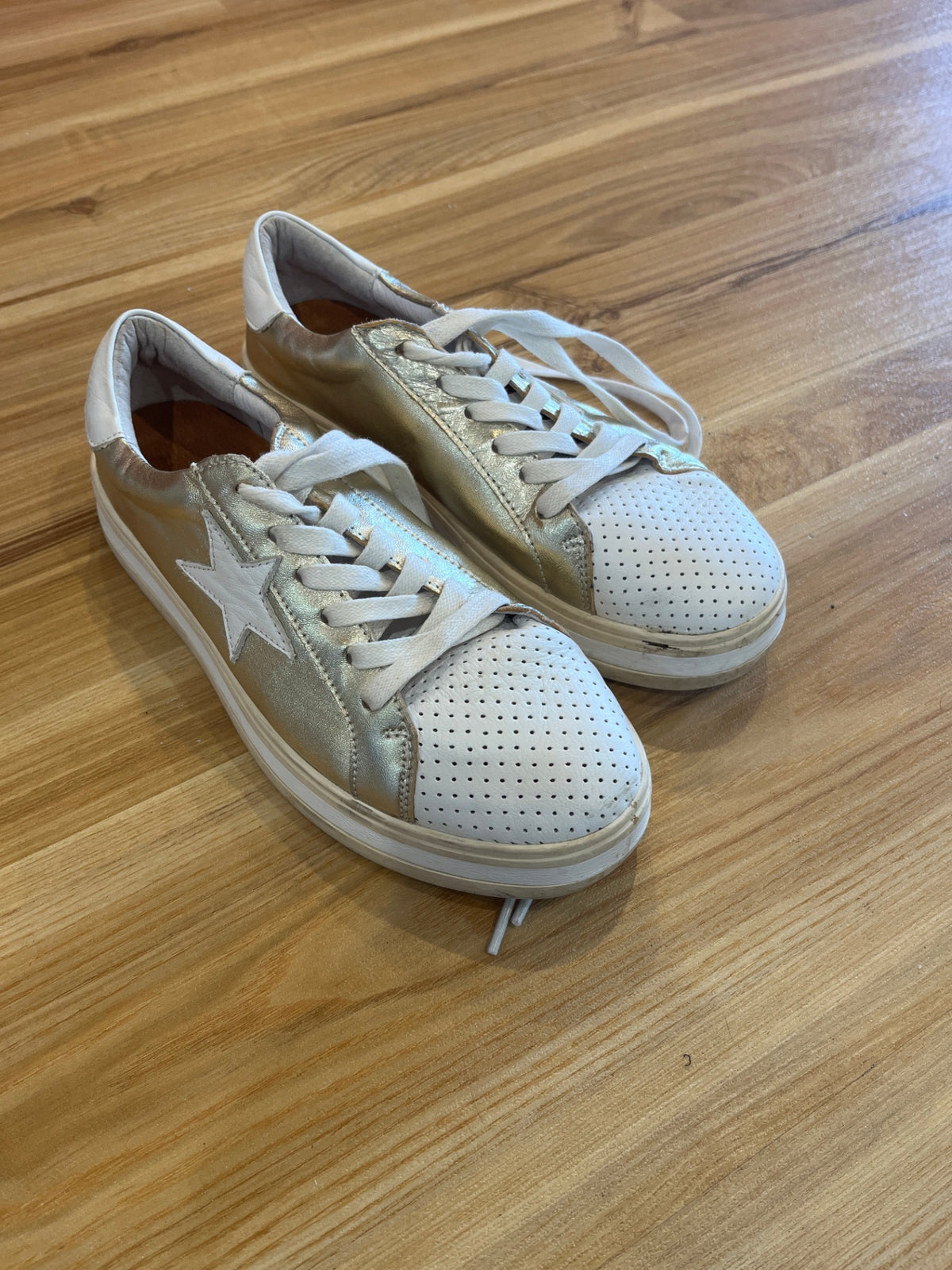 Alfie & Evie White & Gold Sneakers – EU 39