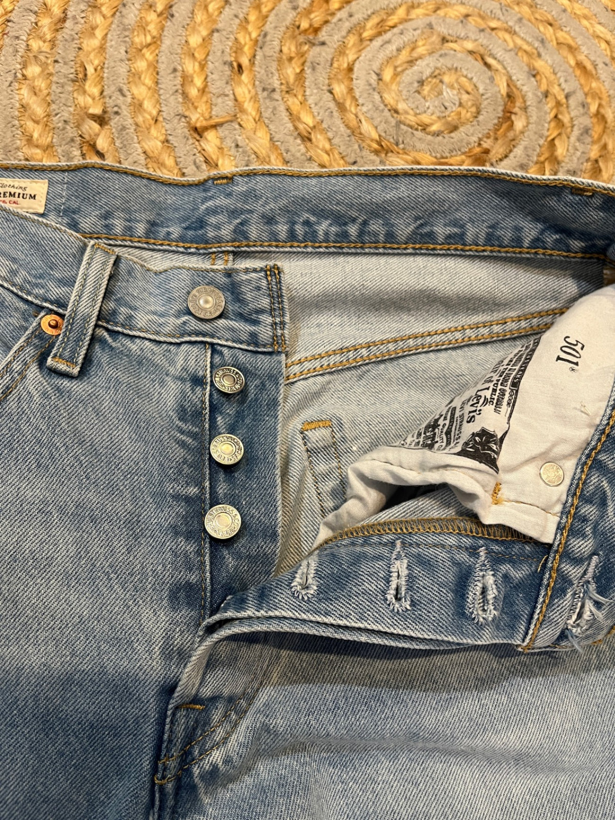 Levi’s 501 Jeans – Light Blue | W26 L30