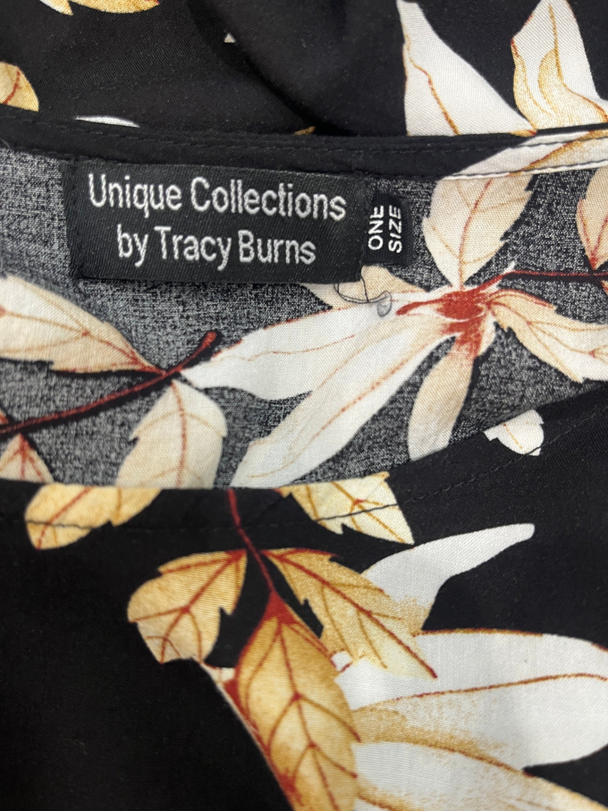 Unique Collections by Tracy Burns Floral Top – One Size