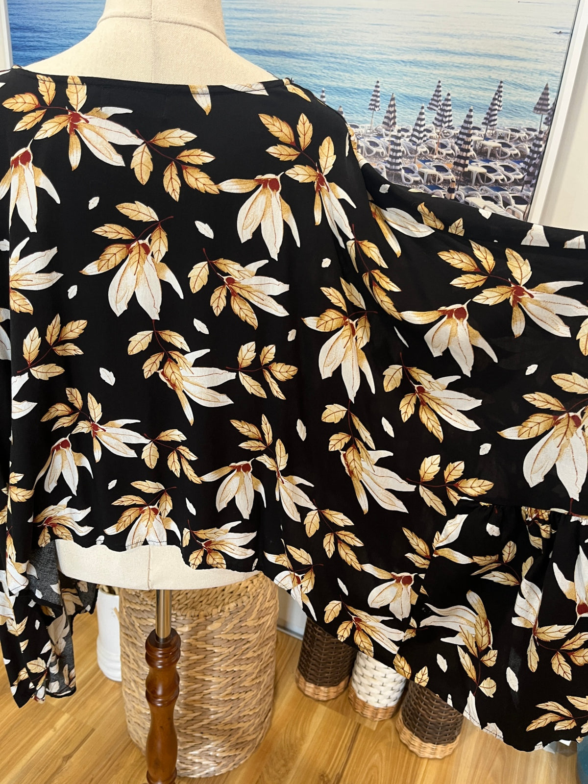 Unique Collections by Tracy Burns Floral Top – One Size